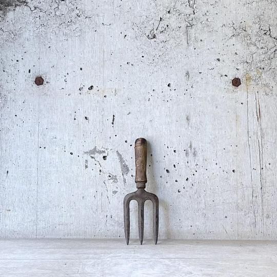ANTIQUE SHOVEL 