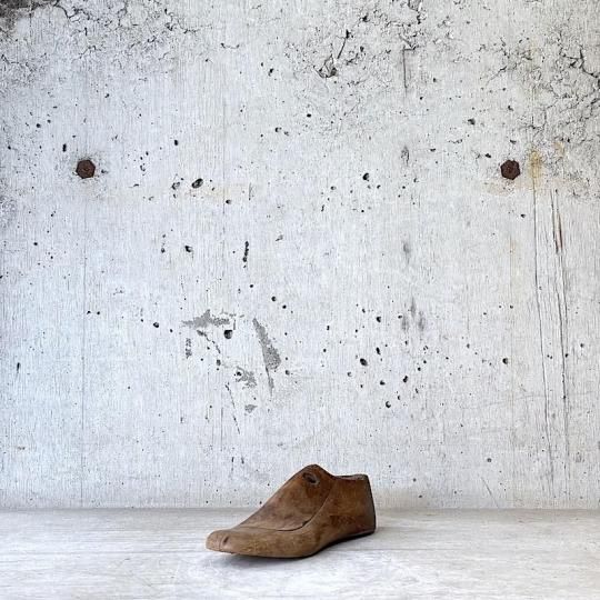 ANTIQUE SHOES LEFT