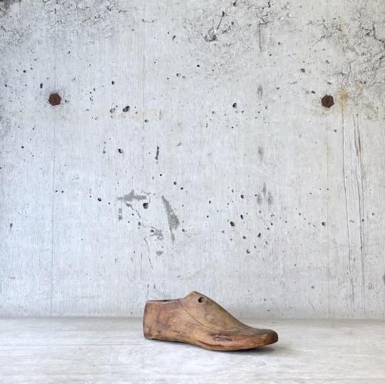 ANTIQUE SHOES RIGHT