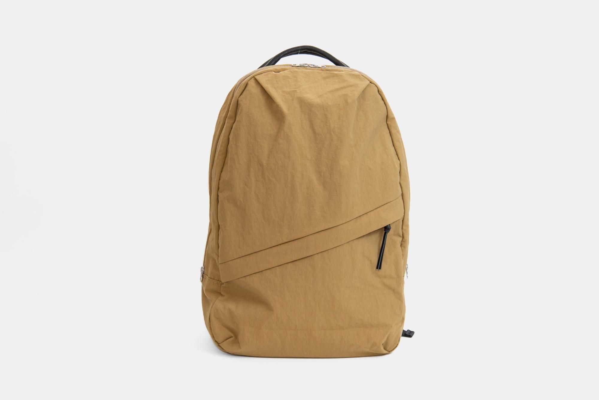 新品　クレドラン　軽量ナイロンリュックサック ベージュ 新品 クレドラン 軽量ナイロンリュックサック ベージュ - メルカリ
