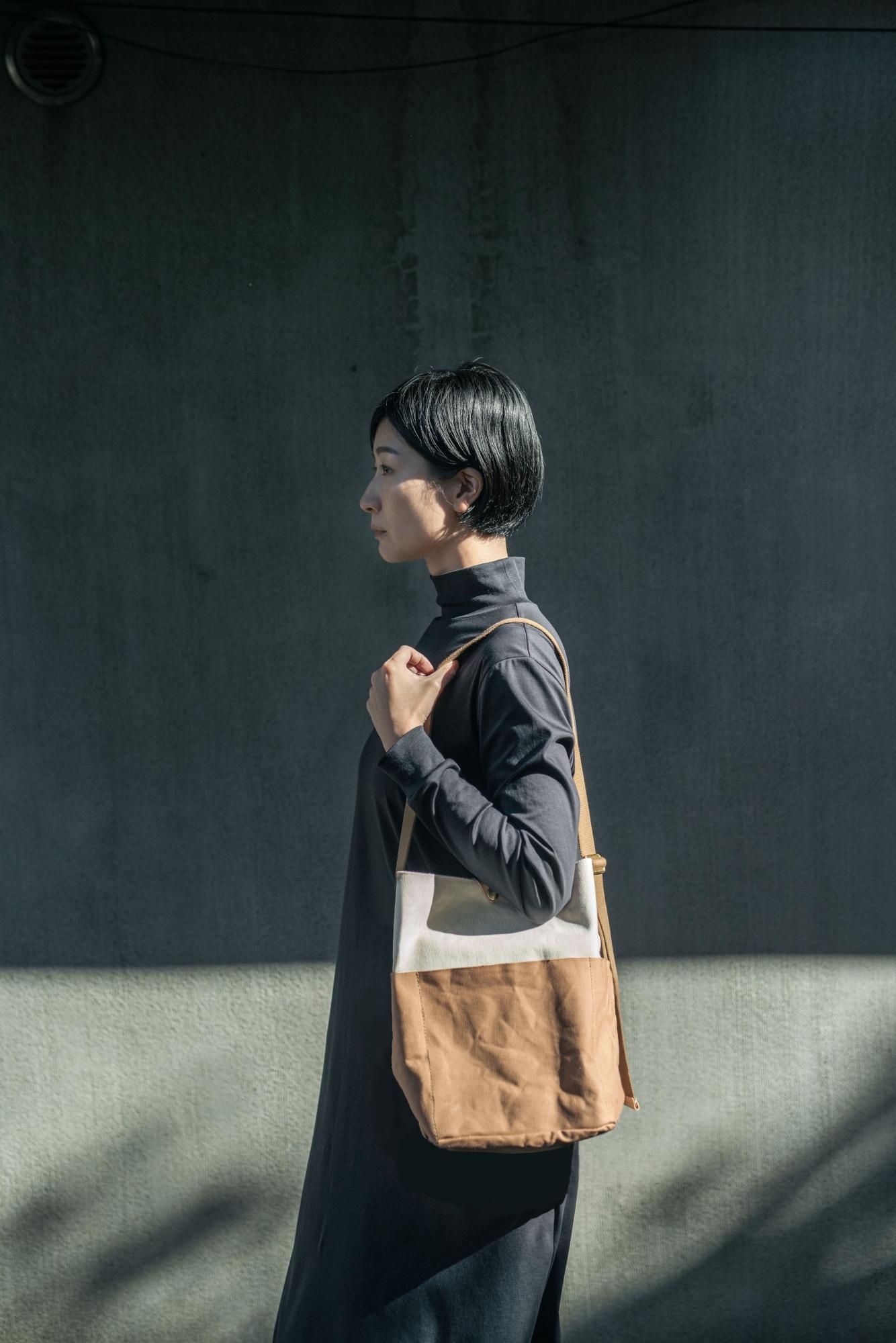SALE/// TWO-TONE ワンショルダーS キャメル x 生成 - NIZYU SALE/// TWO-TONE ワンショルダーS キャメル x 生成 - NIZYU