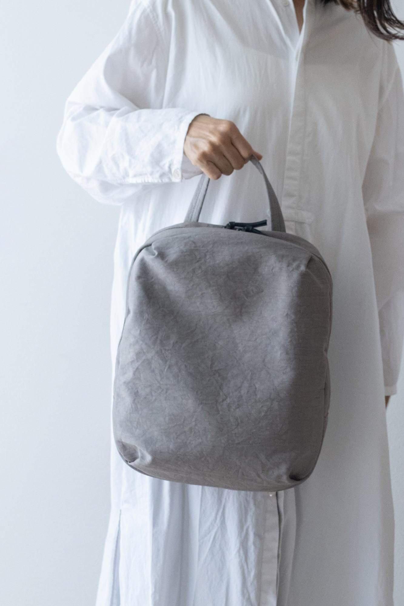 ニジュウカノウ　Fukuishiwa（s）ダークグレー NIZYU KANO / にじゅうかのう FUKUI SIWA ナイロンリュック