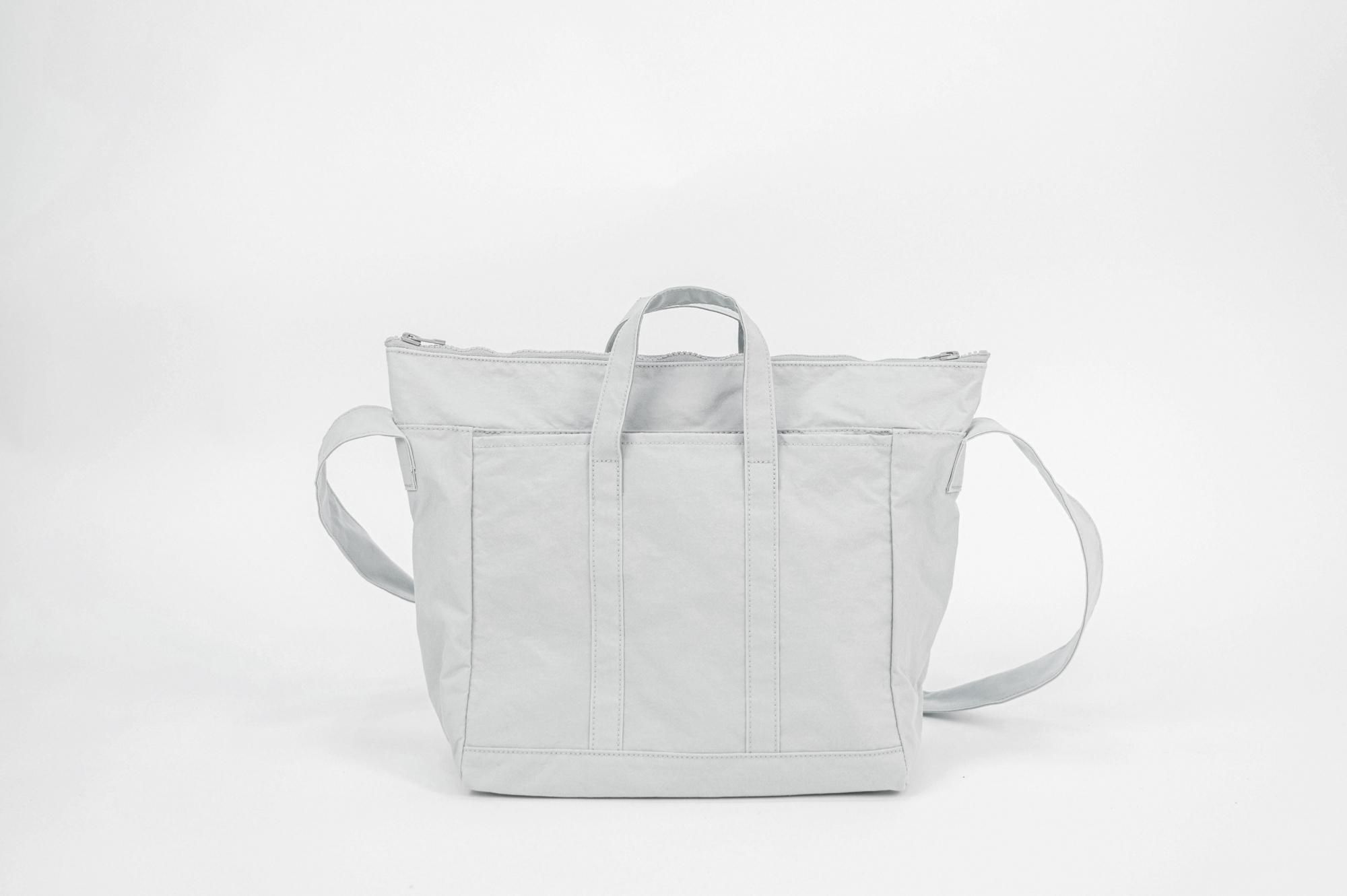 【上品なグレーをカジュアルに持つ♡】CHANEL トートバッグ グレー（灰色）系 CHANEL(シャネル) トートバッグ(レディース