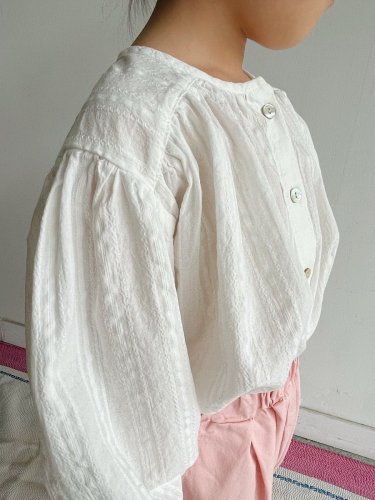 <img class='new_mark_img1' src='https://img.shop-pro.jp/img/new/icons14.gif' style='border:none;display:inline;margin:0px;padding:0px;width:auto;' />1575. front button gather blouse