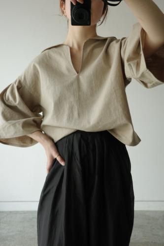 <img class='new_mark_img1' src='https://img.shop-pro.jp/img/new/icons32.gif' style='border:none;display:inline;margin:0px;padding:0px;width:auto;' />[ original ] sailor collar cocoon sleeve blouse (beige)