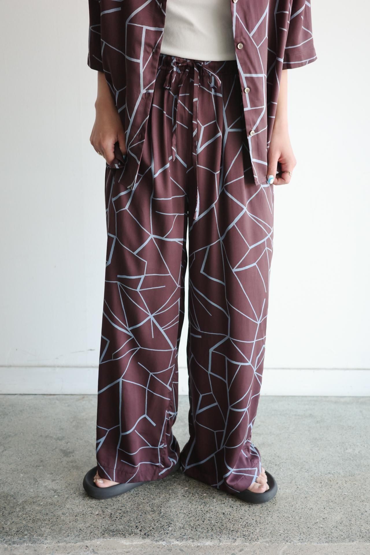 20%OFF]2209.ビスコースサテン プリントタックイージーパンツ