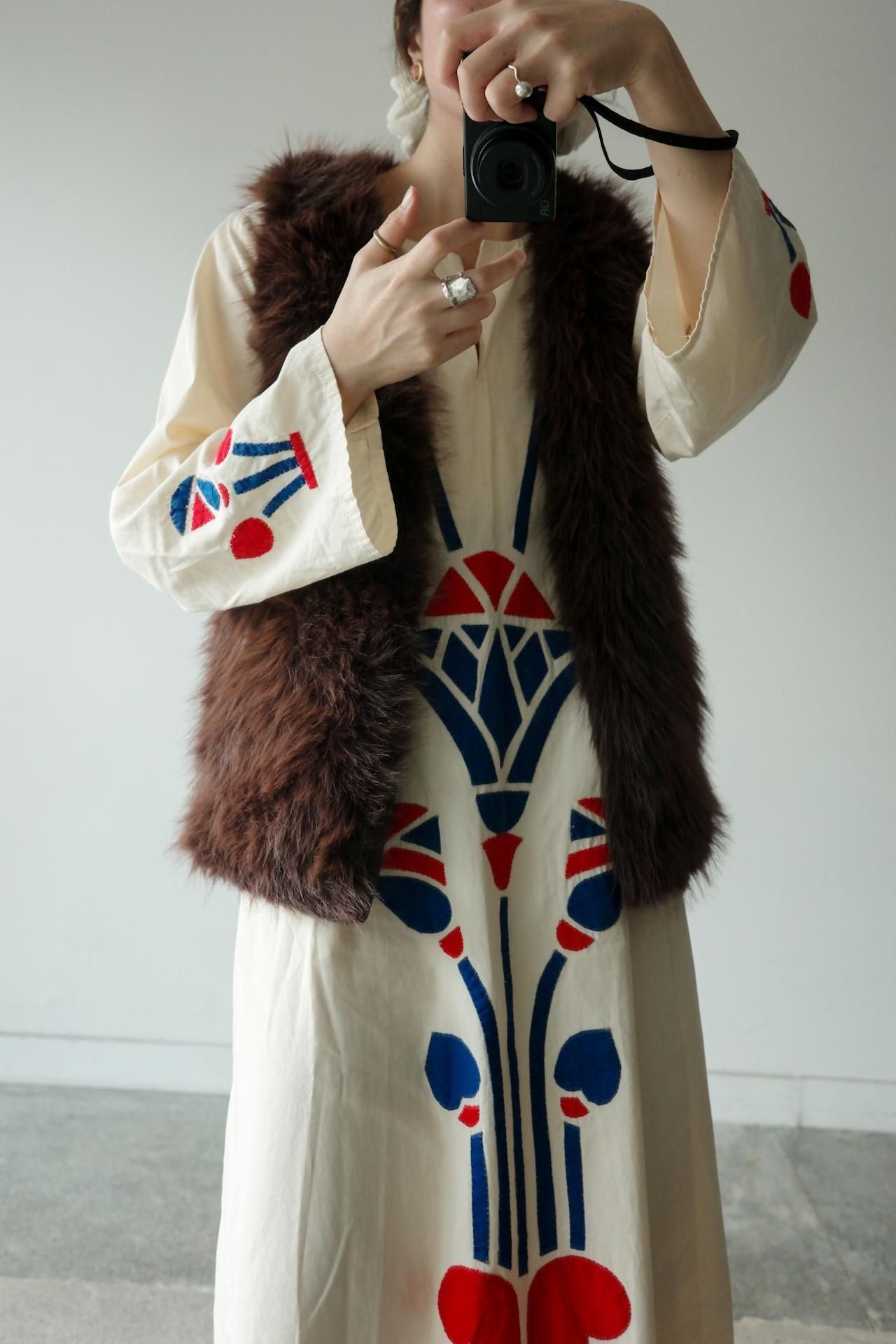 2310.フェイクフォックスファー ロングベスト(brown / greige