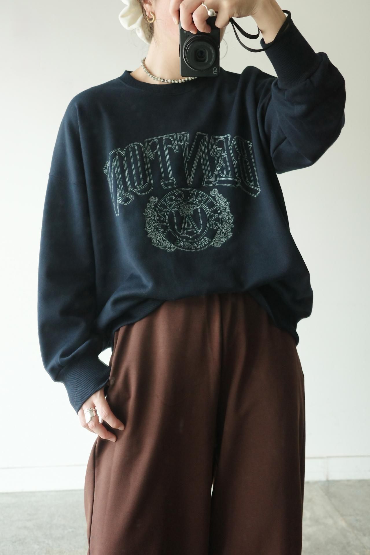 【美品】AP STUDIO ロゴステッチスウェット　刺繍　カーキ 美品】AP STUDIO ロゴステッチスウェット 刺繍 カーキ