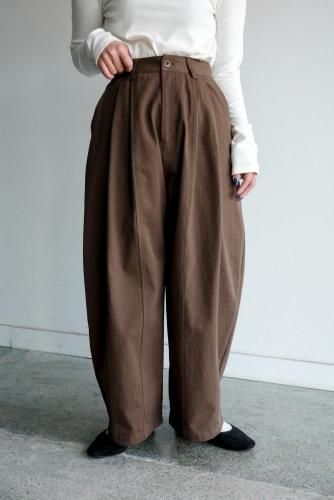 <img class='new_mark_img1' src='https://img.shop-pro.jp/img/new/icons14.gif' style='border:none;display:inline;margin:0px;padding:0px;width:auto;' />2330.バレルレッグ コットンカーブタックパンツ(brown / black)
