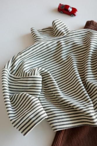 <img class='new_mark_img1' src='https://img.shop-pro.jp/img/new/icons14.gif' style='border:none;display:inline;margin:0px;padding:0px;width:auto;' />2381.high neck border T(whiteblack)