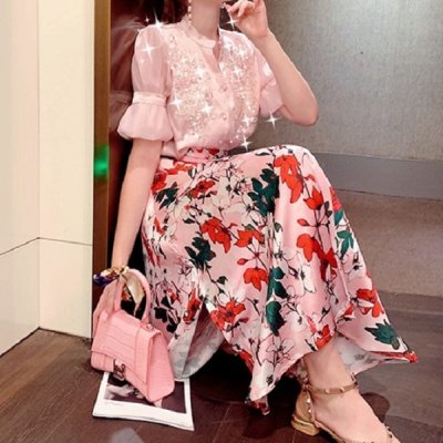 韓国セットアップ❤ビジュー付きグロスブラウスと花柄ロングスカートの可愛い韓国ツーピース 964655