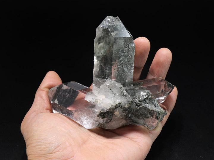 人気特価をすべて 高透明 140g マニハール産水晶原石 コレクション