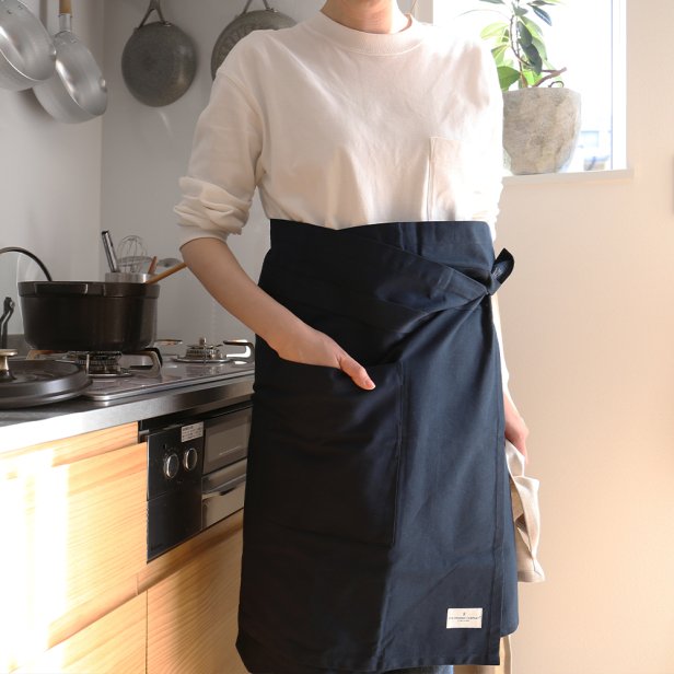 APRON TO WRAP<img class='new_mark_img2' src='https://img.shop-pro.jp/img/new/icons20.gif' style='border:none;display:inline;margin:0px;padding:0px;width:auto;' />