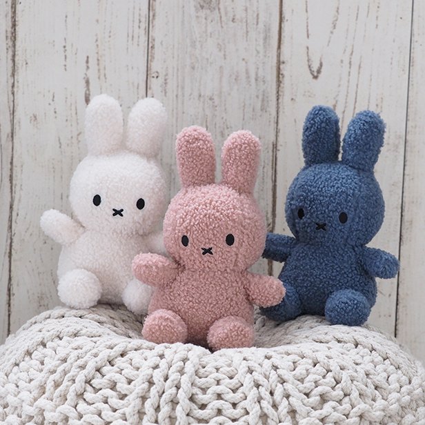 <img class='new_mark_img1' src='https://img.shop-pro.jp/img/new/icons39.gif' style='border:none;display:inline;margin:0px;padding:0px;width:auto;' />Miffy Recycle Teddy 23cm