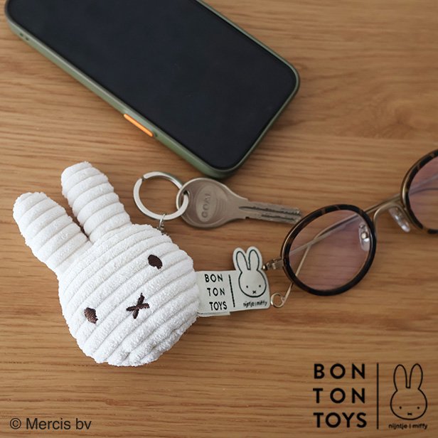 <img class='new_mark_img1' src='https://img.shop-pro.jp/img/new/icons5.gif' style='border:none;display:inline;margin:0px;padding:0px;width:auto;' />Miffy Flat Keychain