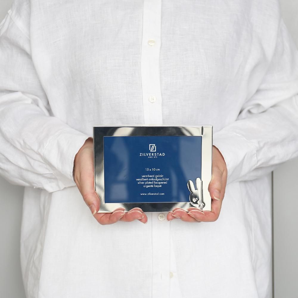 ひょっこり！覗き見のミッフィーがかわいい写真立て。Photo frame