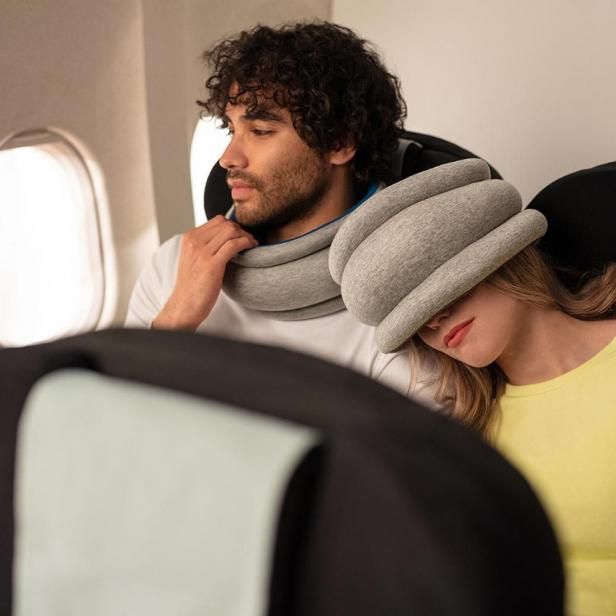 LIGHT VERSATILE PILLOW