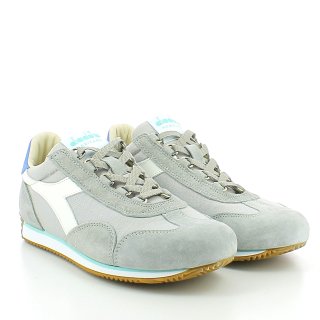 <img class='new_mark_img1' src='https://img.shop-pro.jp/img/new/icons15.gif' style='border:none;display:inline;margin:0px;padding:0px;width:auto;' />diadora EQUIPE H CANVAS STONE WASH Gray