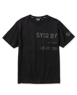 <img class='new_mark_img1' src='https://img.shop-pro.jp/img/new/icons15.gif' style='border:none;display:inline;margin:0px;padding:0px;width:auto;' />SY32 AROUND LOGO TEE Black