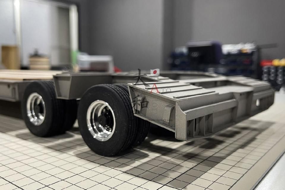 タミヤ1/14トラック用16輪スイングサス低床重トレーラー タミヤ1/14トラック用16輪スイングサス低床重トレーラー