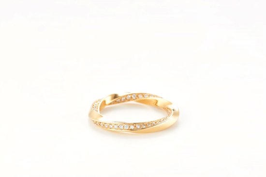 ryusui crest ring with diamonds