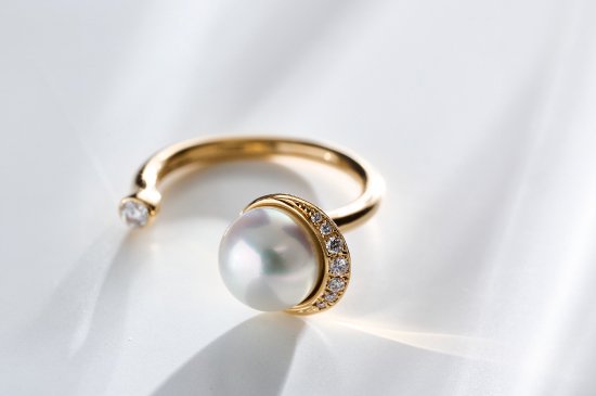 FULL MOON RING WITH PEARL
