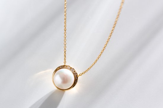 FULL MOON NECKLACE WITH PEARL