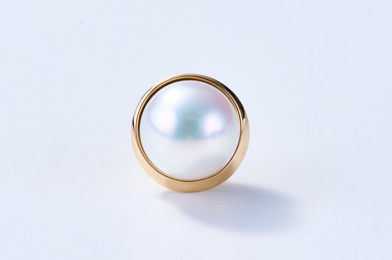 FULL MOON PIERCED EARRING WITH PEARL