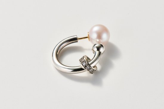 LARGE HAND-BENDING PIERCED EARRING  WITH AKOYA PEARL