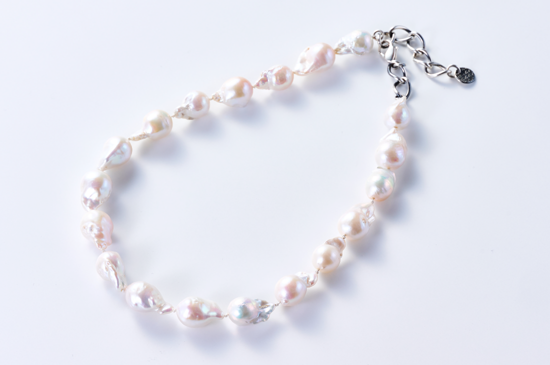 <img class='new_mark_img1' src='https://img.shop-pro.jp/img/new/icons8.gif' style='border:none;display:inline;margin:0px;padding:0px;width:auto;' />BAROQUE PEARL NECKLACE