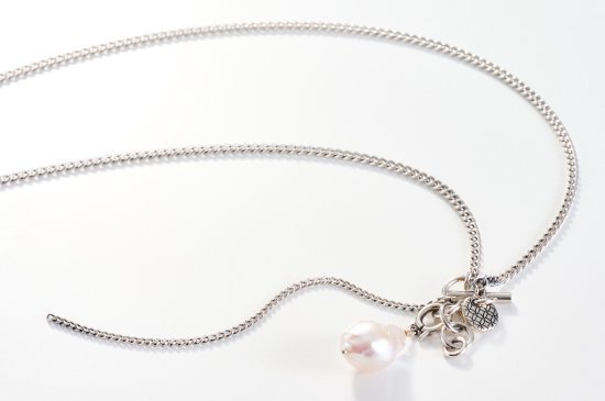 <img class='new_mark_img1' src='https://img.shop-pro.jp/img/new/icons30.gif' style='border:none;display:inline;margin:0px;padding:0px;width:auto;' />LARIETTE NECKLACE WITH PEARL