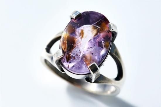  GOETHITE IN AMETHYST RING / NO'1