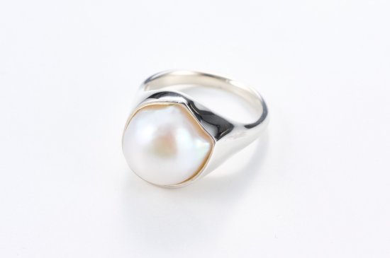 <img class='new_mark_img1' src='https://img.shop-pro.jp/img/new/icons2.gif' style='border:none;display:inline;margin:0px;padding:0px;width:auto;' /> Freshwater Pearl Ring / No'3