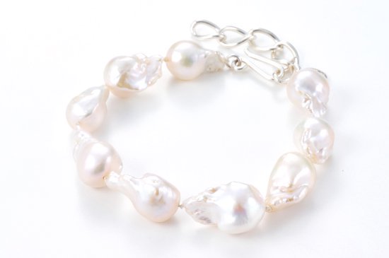 <img class='new_mark_img1' src='https://img.shop-pro.jp/img/new/icons2.gif' style='border:none;display:inline;margin:0px;padding:0px;width:auto;' /> BAROQUE PEARL BRACELET