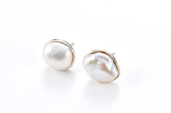 <img class='new_mark_img1' src='https://img.shop-pro.jp/img/new/icons2.gif' style='border:none;display:inline;margin:0px;padding:0px;width:auto;' />BAROQUE PEARL PIERCED EARRING 