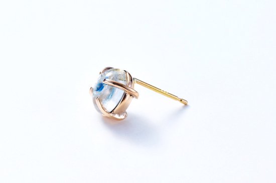 <img class='new_mark_img1' src='https://img.shop-pro.jp/img/new/icons2.gif' style='border:none;display:inline;margin:0px;padding:0px;width:auto;' />GILALITE IN QUARTZ PIERCED EARRING / NO'4