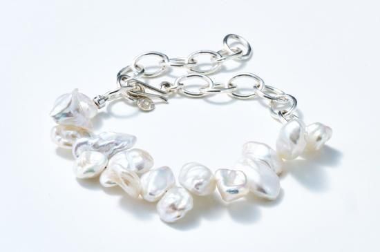 <img class='new_mark_img1' src='https://img.shop-pro.jp/img/new/icons2.gif' style='border:none;display:inline;margin:0px;padding:0px;width:auto;' />BAROQUE PEARL BRACELET | NO'4