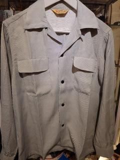 <img class='new_mark_img1' src='https://img.shop-pro.jp/img/new/icons3.gif' style='border:none;display:inline;margin:0px;padding:0px;width:auto;' />The GROOVIN HIGH 50s Styie Color Shirt
