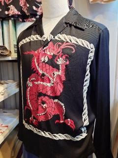 <img class='new_mark_img1' src='https://img.shop-pro.jp/img/new/icons16.gif' style='border:none;display:inline;margin:0px;padding:0px;width:auto;' />The GROOVIN HIGH dragon shirt