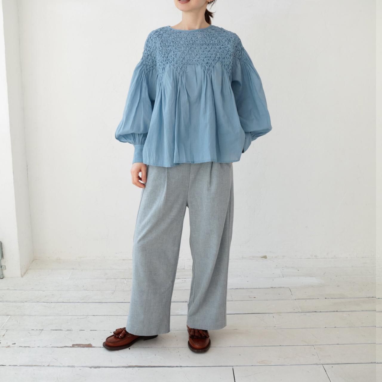 doux bleu｜ハンドスモッキング刺繍ブラウス doux bleu｜ハンドスモッキング刺繍ブラウス DB-2543-003