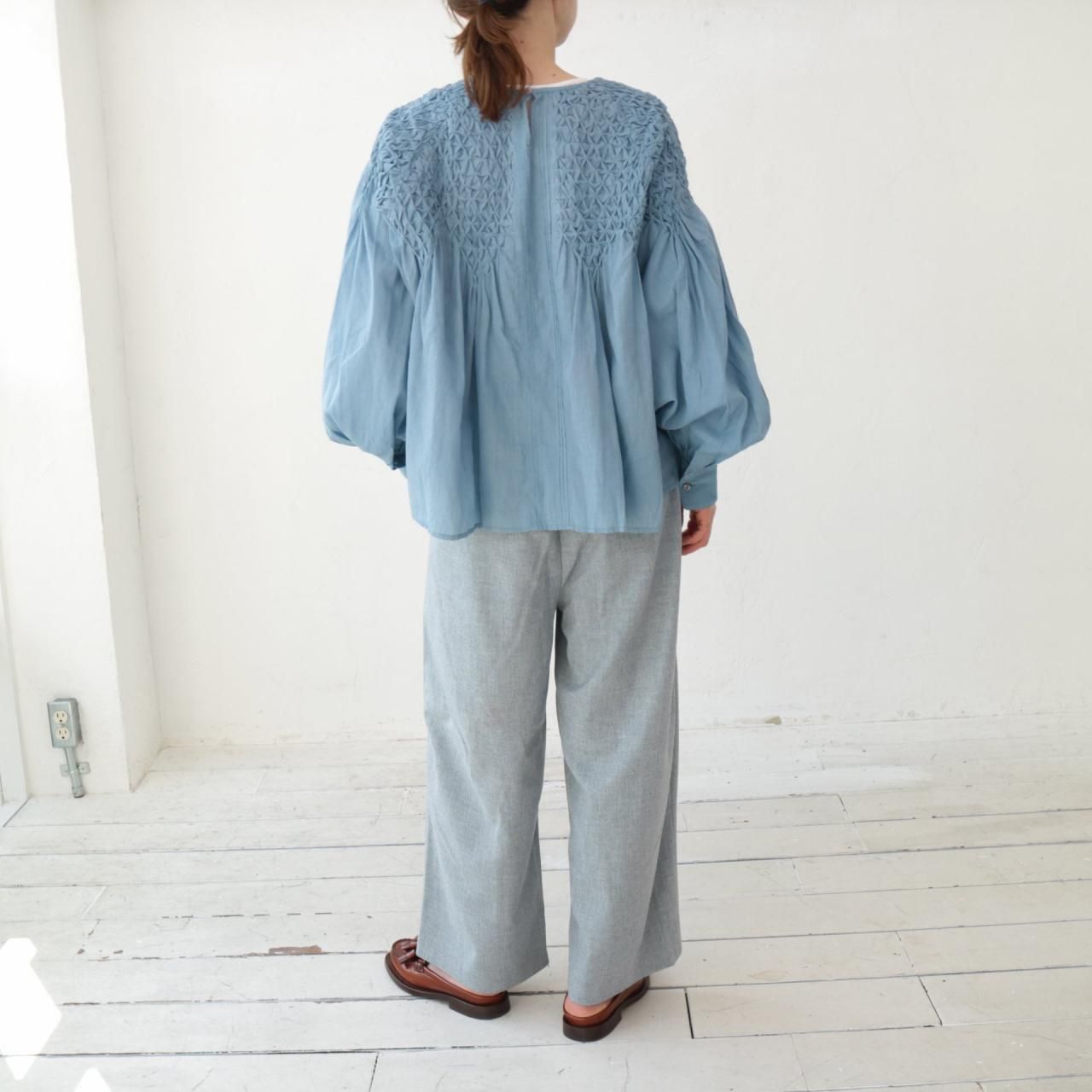 doux bleu ハンドスモッキング刺繍ブラウス DB-2443-001 - YARRA