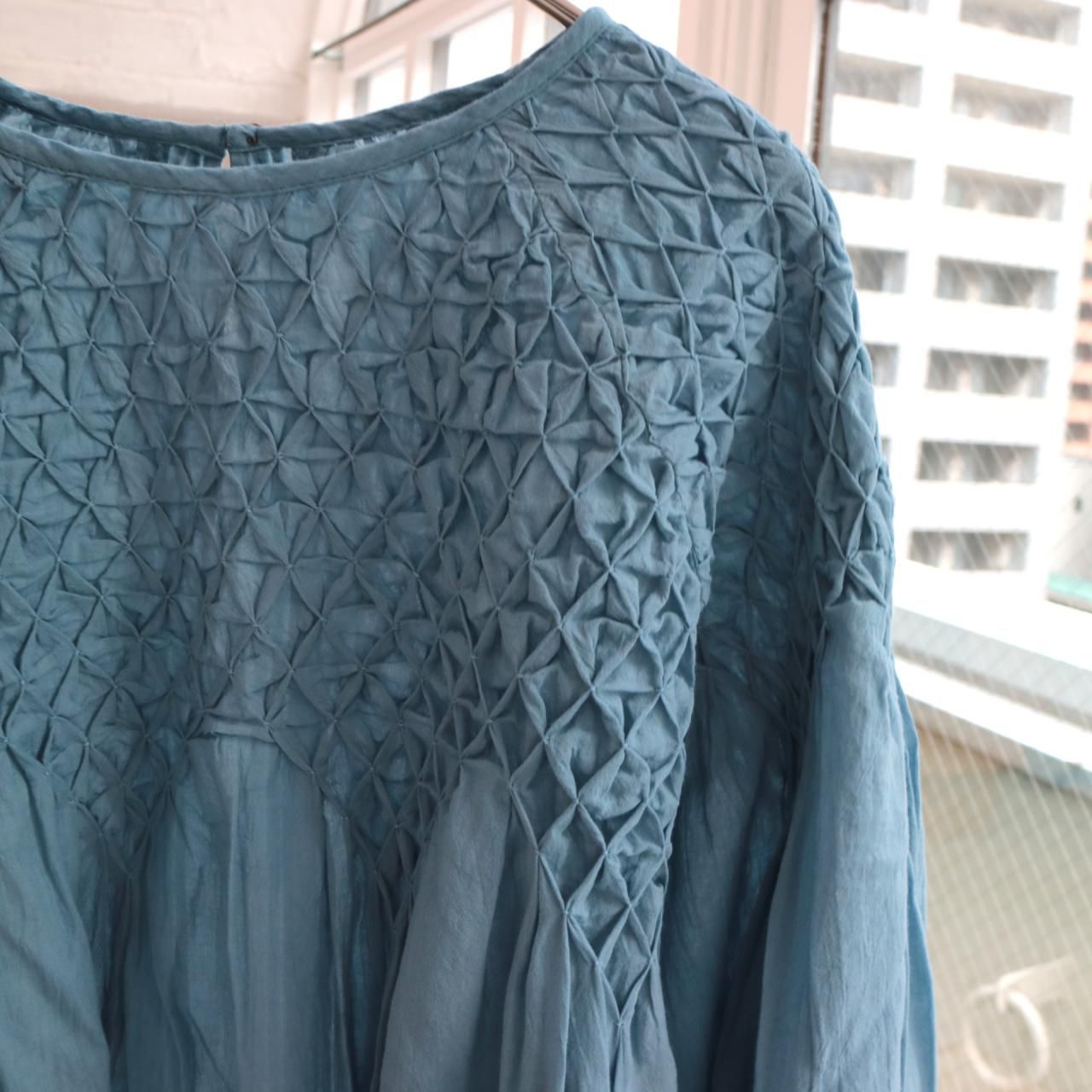 doux bleu ハンドスモッキング刺繍ブラウス DB-2443-001 - YARRA
