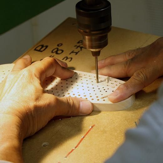 ブラシの平野　手植え水雷型　馬尾毛100% 洋服ブラシ 手植え水雷型 ストラップ仕様 【お一人さま1点限り