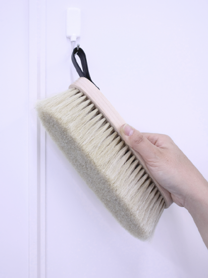 洋服ブラシ 手植え水雷型 ストラップ仕様 【お一人さま1点限り
