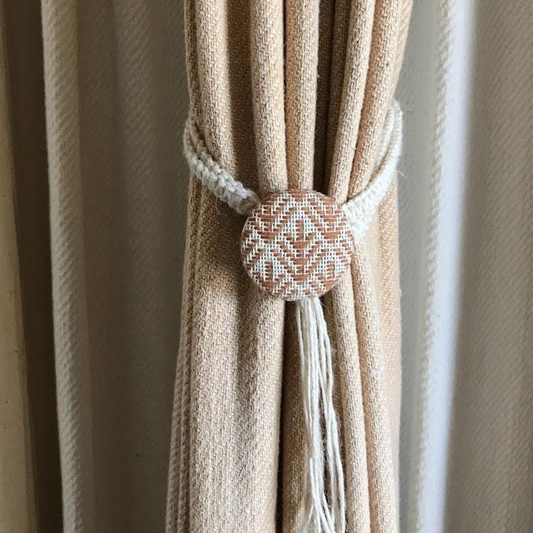 オーダーカーテンタッセル ご提案作品 くるみの森☆トモッピ サンゲツ ドレープ タッセルくるみボタン仕様 by interior