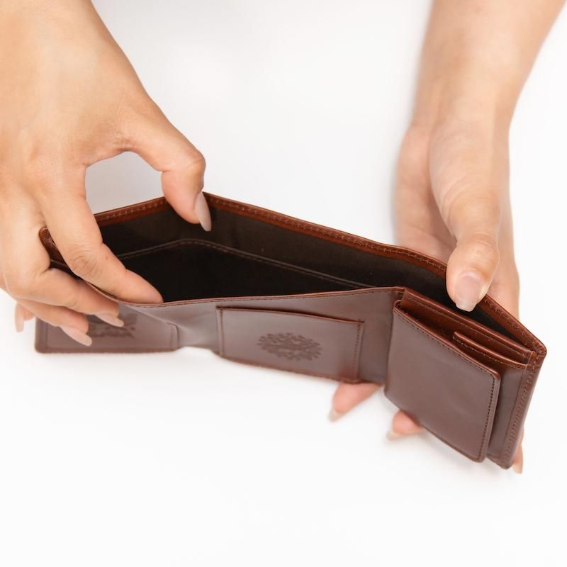 暇人様三つ折 Small Tracy 三つ折りウォレット - ヴィセトス ブラック | MCM ®JP