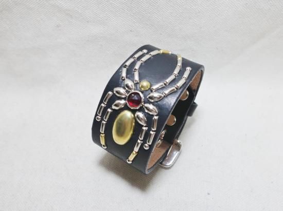 スタッズブレスレット　ARTDEVIL 蛍光　レザー　アンダーカバー　スケシン スタッズブレスレット ARTDEVIL 蛍光 レザー アンダーカバー