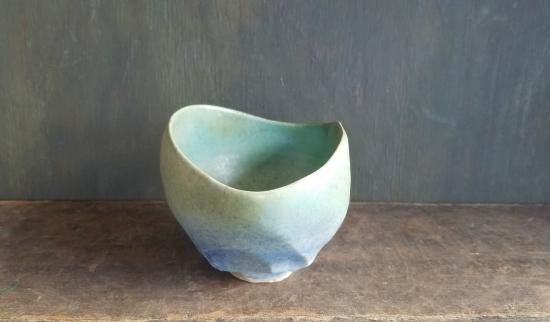 中園晋作さんの陶器のピンクと緑のボウル2個セット