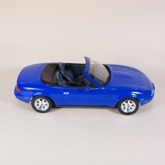 模型工房 ぶっぴ 塗装・組立済みタミヤ製1/24ユーノス ロードスター 模型工房 ぶっぴ 塗装・組立済みタミヤ製1/24ユーノス ロードスター