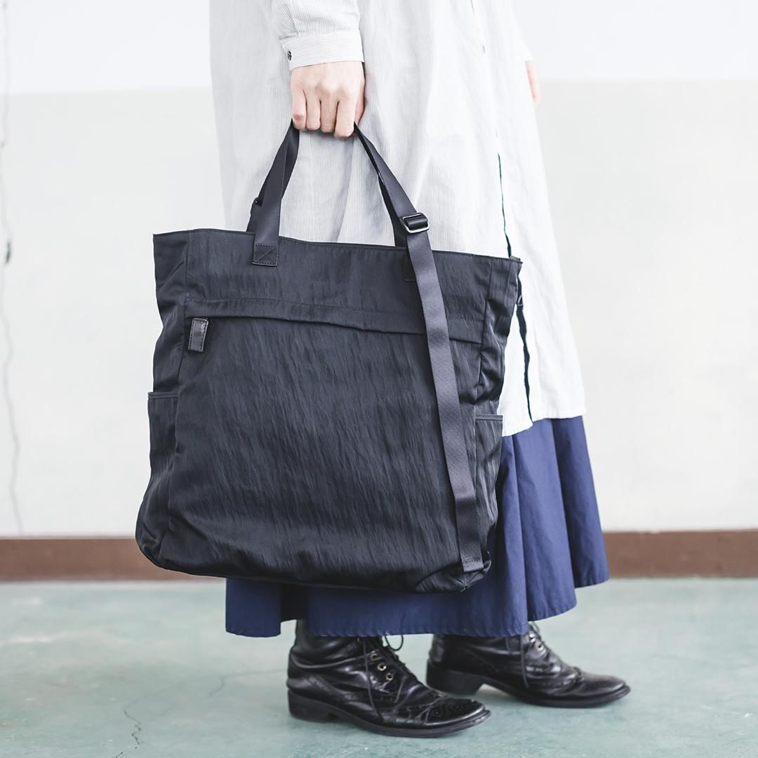 【関税込み】A. ROEGE HOVE ブラック Ivy トートバッグ A. ROEGE HOVE Ivy Striped Tote Bag | Black | FARFETCH SK